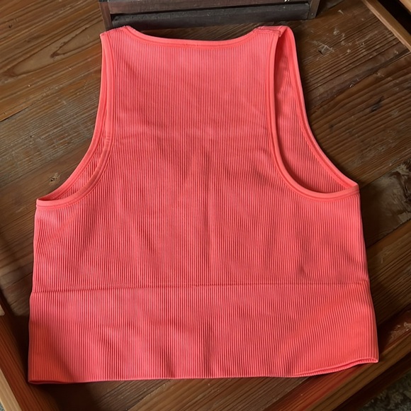 NWOT Athleta Coral Aurora Seamless Crop Tank. Size Small - Picture 6 of 6